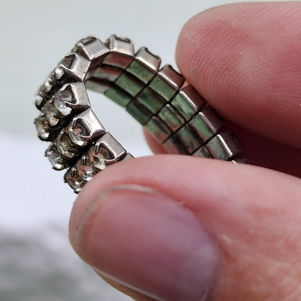Vintage Clear Rhinestone Stretch Ring Silver Tone Chunky Cocktail Statement Glam - Picture 4 of 5